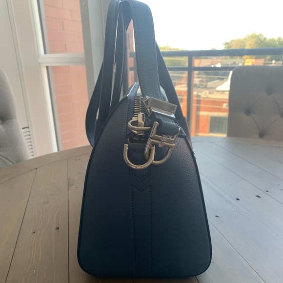 Authentic Givenchy Antigona Small Bag - Picture 4 of 7